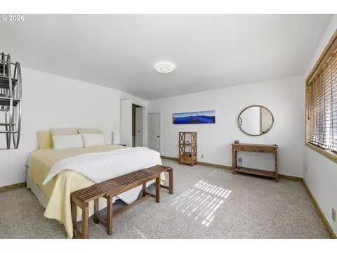 Bedroom - 1590 Corum Ave, Eugene, OR 97401 photo 5 of 6