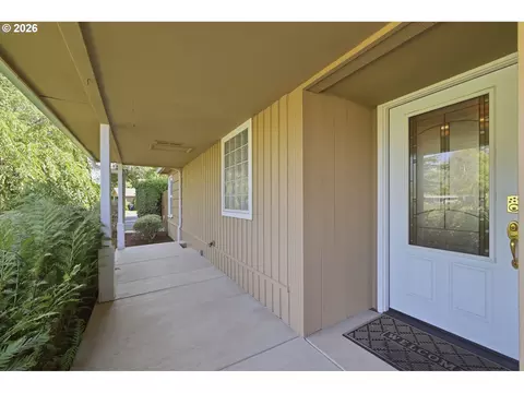 Exterior - 1590 Corum Ave, Eugene, OR 97401 photo 5 of 15