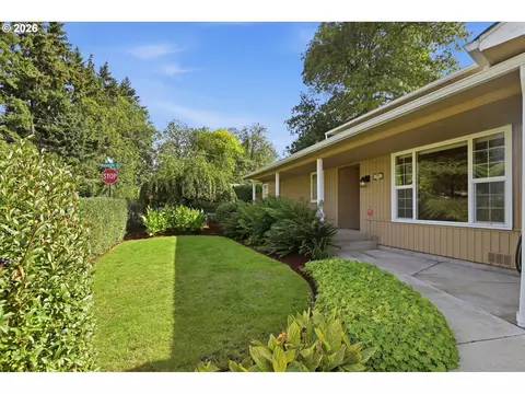 Exterior - 1590 Corum Ave, Eugene, OR 97401 photo 4 of 15
