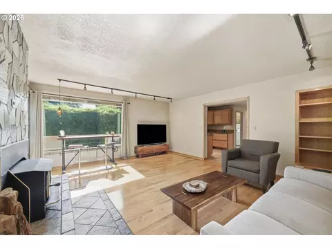 Living - 1590 Corum Ave, Eugene, OR 97401 photo 5 of 5