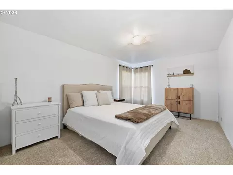 Bedroom - 1590 Corum Ave, Eugene, OR 97401 photo 1 of 6