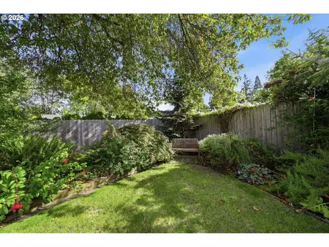 Exterior - 1590 Corum Ave, Eugene, OR 97401 photo 9 of 15