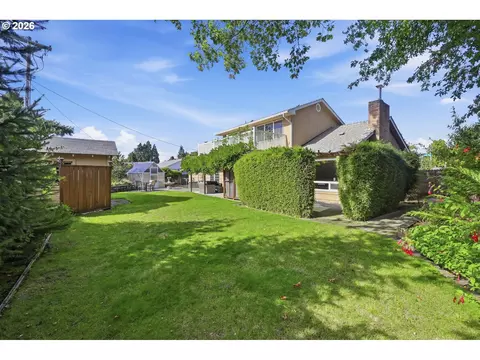 Exterior - 1590 Corum Ave, Eugene, OR 97401 photo 11 of 15