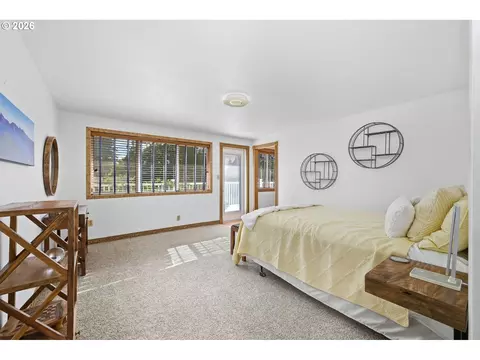 Bedroom - 1590 Corum Ave, Eugene, OR 97401 photo 4 of 6