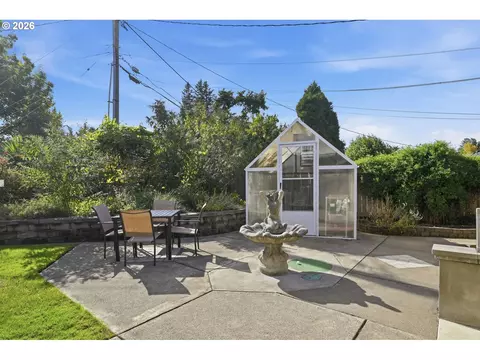 Exterior - 1590 Corum Ave, Eugene, OR 97401 photo 13 of 15