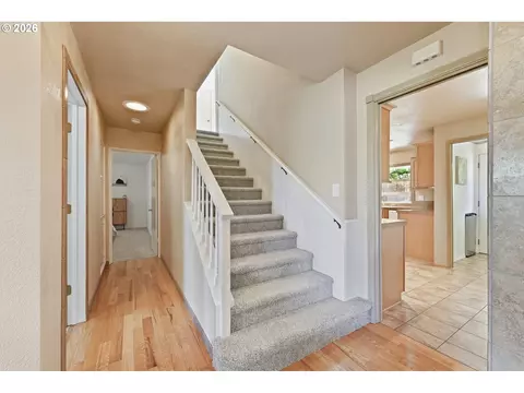 Entry Way - 1590 Corum Ave, Eugene, OR 97401 photo 2 of 2