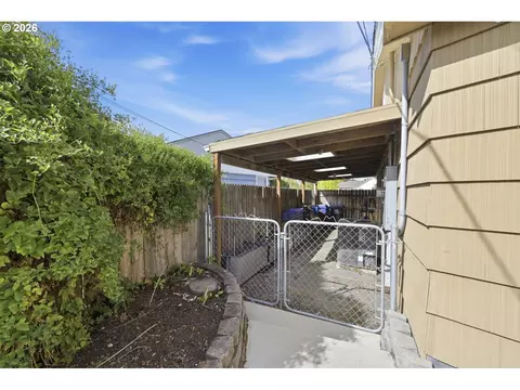 Exterior - 1590 Corum Ave, Eugene, OR 97401 photo 14 of 15