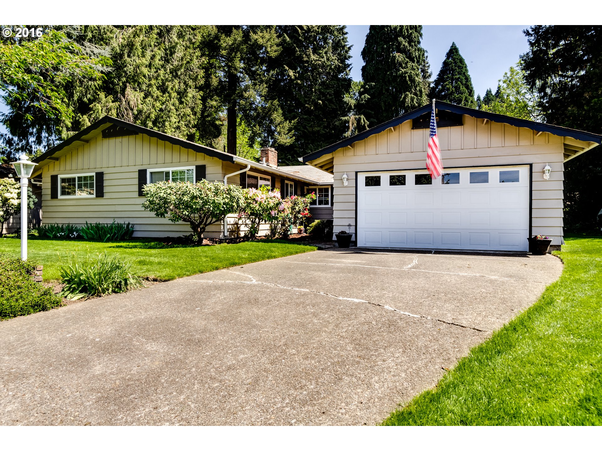 2807 Dahlia Ln, Eugene, OR 97404 photo 1