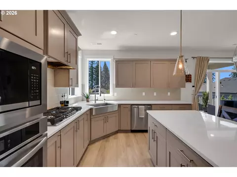 Kitchen - 5432 N 92nd Ave, Camas, WA 98607 photo 4 of 5