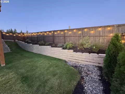 Exterior - 5432 N 92nd Ave, Camas, WA 98607 photo 6 of 8