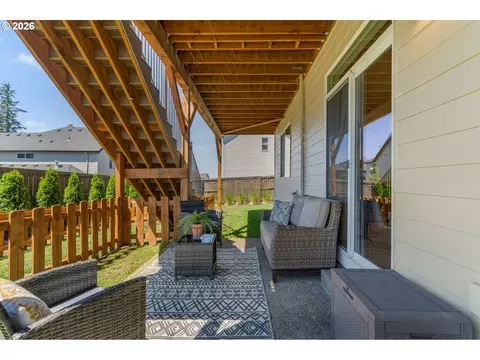 Exterior - 5432 N 92nd Ave, Camas, WA 98607 photo 4 of 8