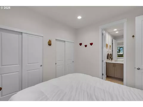 Bedroom - 5432 N 92nd Ave, Camas, WA 98607 photo 5 of 6