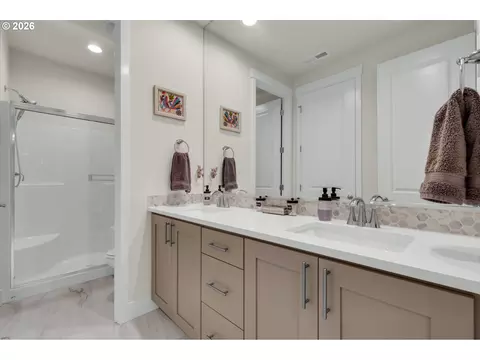 Bath - 5432 N 92nd Ave, Camas, WA 98607 photo 4 of 4