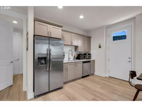Kitchen - 5432 N 92nd Ave, Camas, WA 98607 photo 5 of 5