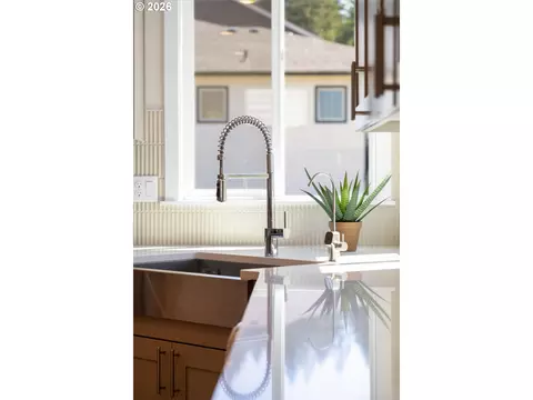 Kitchen - 5432 N 92nd Ave, Camas, WA 98607 photo 3 of 5
