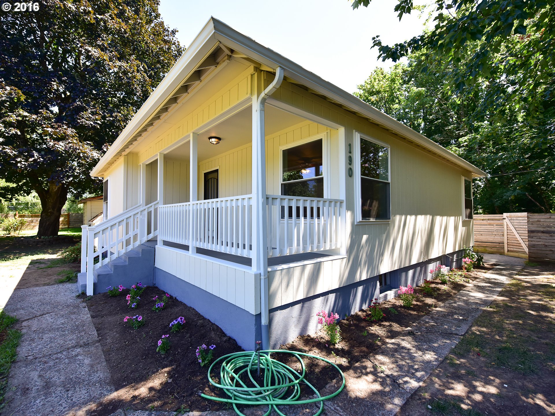 190 SE Linden Ave, Gresham, OR 97080 photo 1