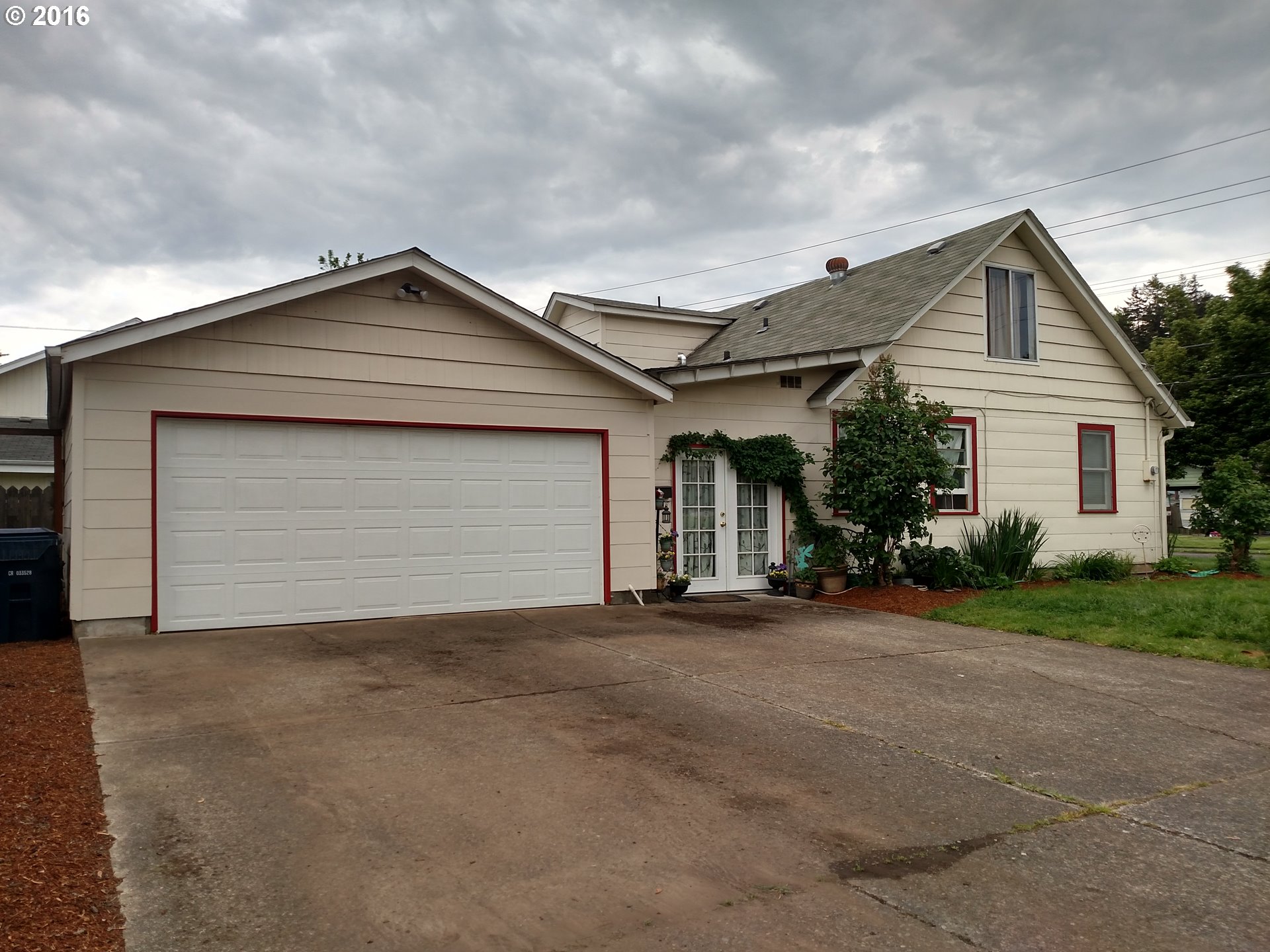 1093 Mill St, Springfield, OR 97477 photo 1