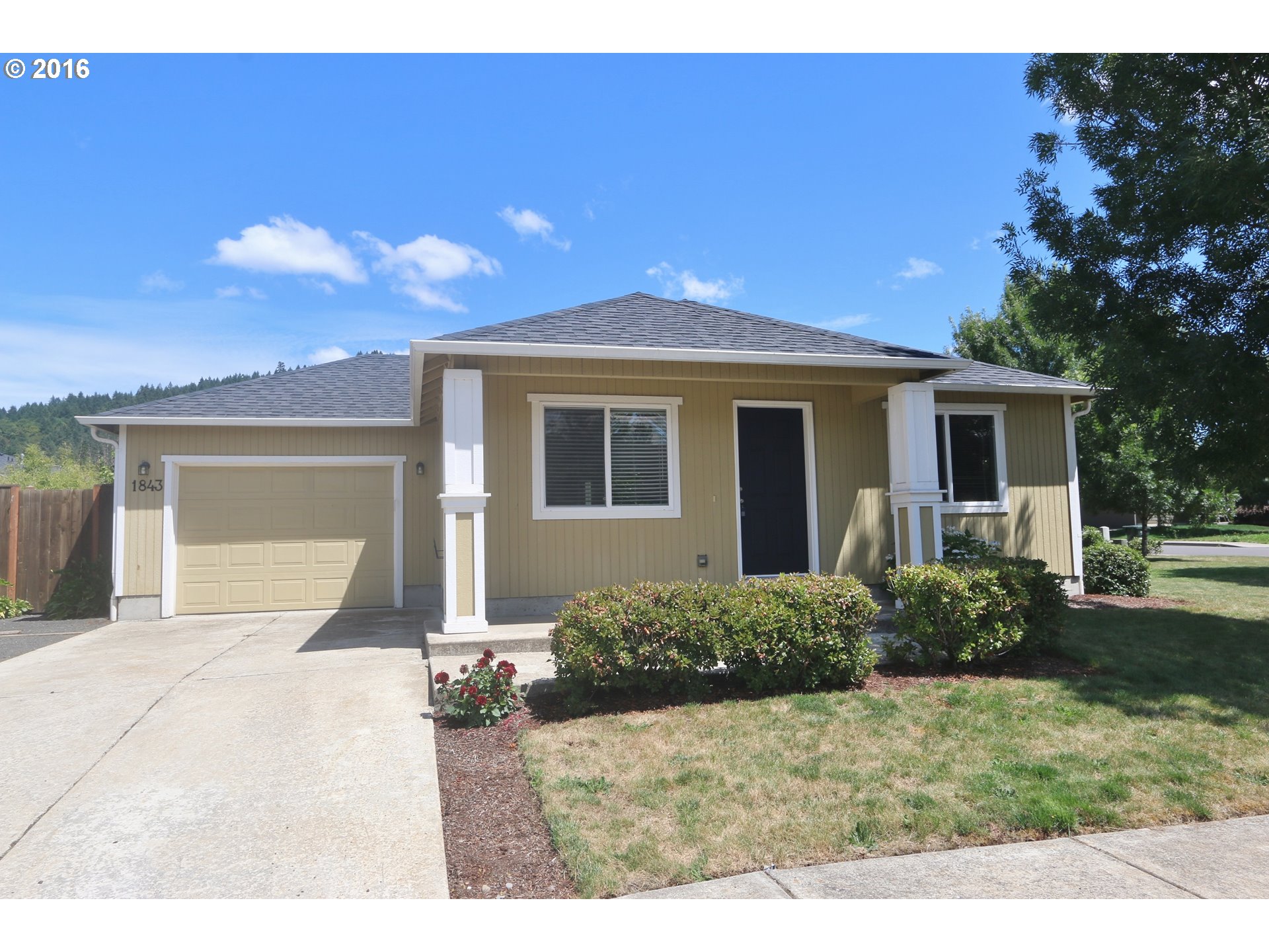 1843 S 57th Pl, Springfield, OR 97478 photo 1