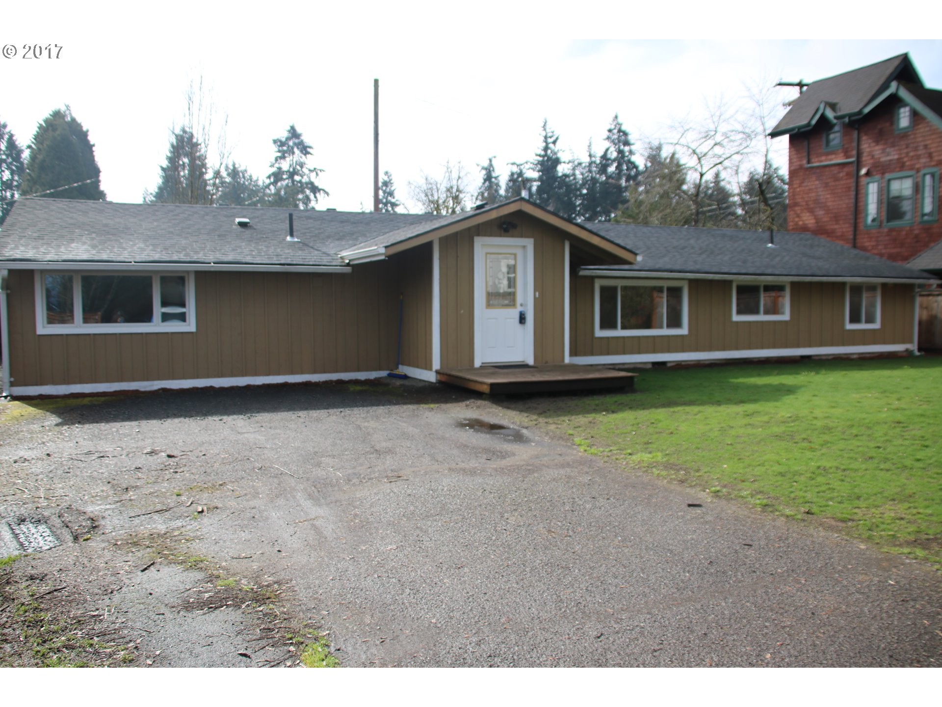 860 W Hilliard Ln, Eugene, OR 97404 photo 1