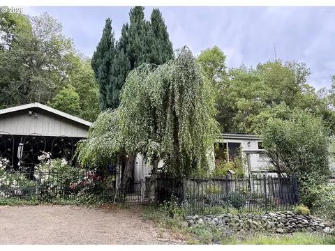 1166 Clarks Branch Rd, Myrtle Creek, OR 97457