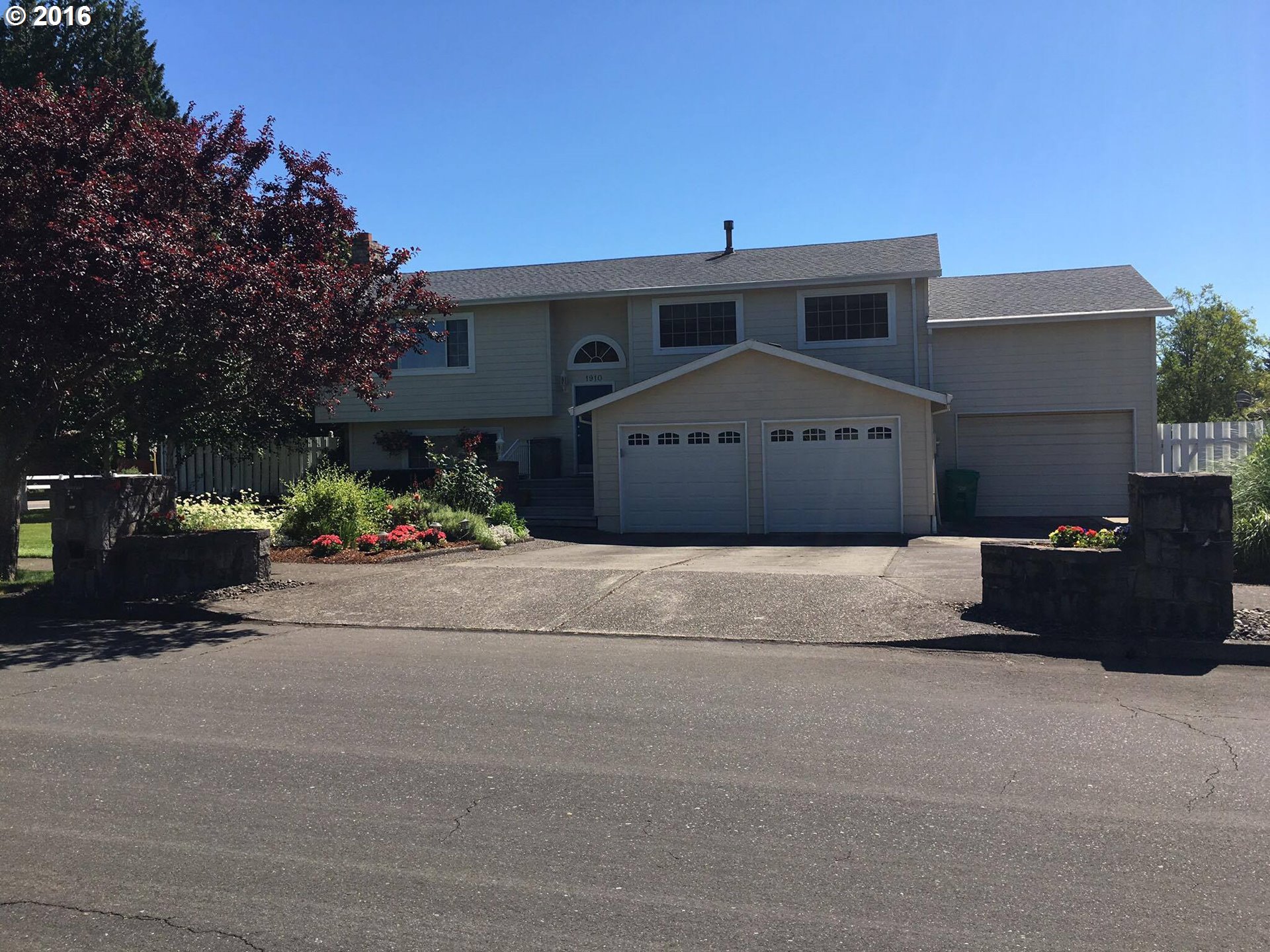 1910 SEagle Ave, Gresham, OR 97080 photo 1