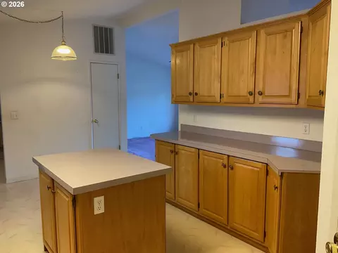 Kitchen - 1949 SE Palmquist Rd #41, Gresham, OR 97080 photo 3 of 11