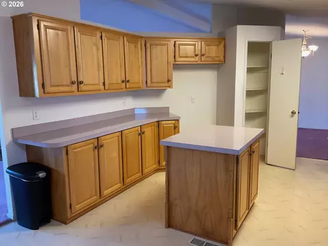 Kitchen - 1949 SE Palmquist Rd #41, Gresham, OR 97080 photo 11 of 11