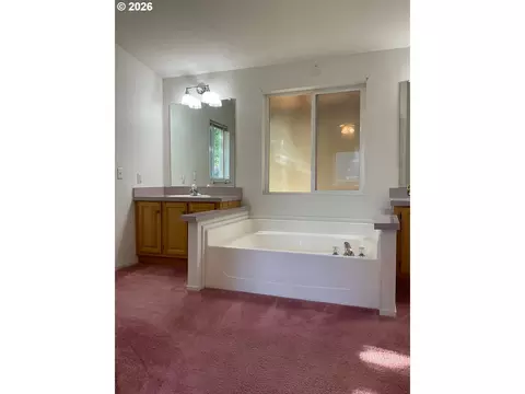 Bath - 1949 SE Palmquist Rd #41, Gresham, OR 97080 photo 2 of 2
