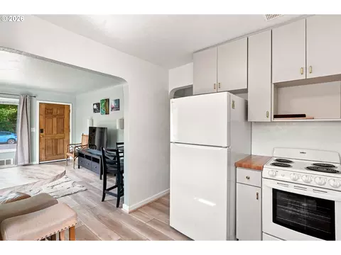 Kitchen - 1572 W Broadway, Eugene, OR 97402 photo 3 of 4