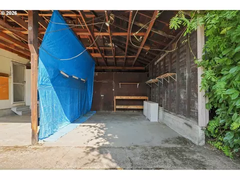 Exterior - 1572 W Broadway, Eugene, OR 97402 photo 3 of 6