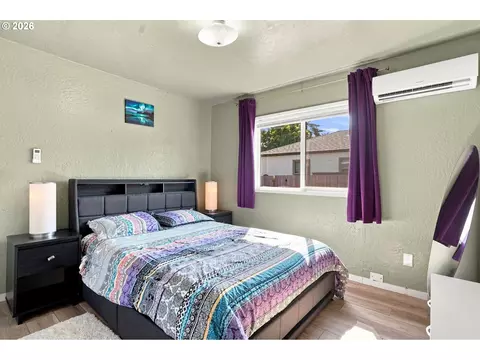 Bedroom - 1572 W Broadway, Eugene, OR 97402 photo 1 of 2