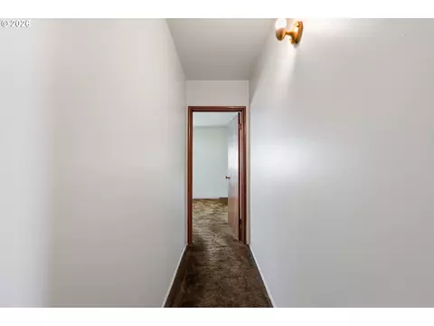 Entry Way - 1378 B St, Springfield, OR 97477 photo 1 of 1
