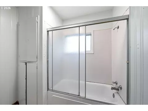 Bath - 1378 B St, Springfield, OR 97477 photo 1 of 2