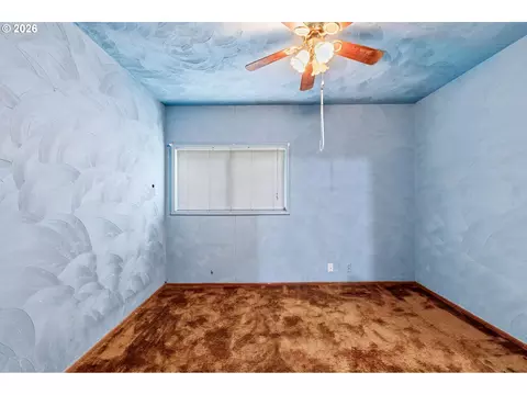 Bedroom - 1378 B St, Springfield, OR 97477 photo 3 of 6