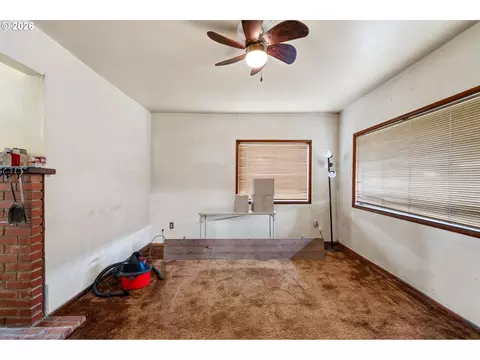 Living - 1378 B St, Springfield, OR 97477 photo 2 of 2