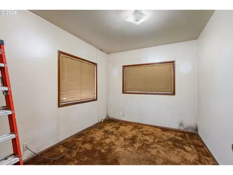 Bedroom - 1378 B St, Springfield, OR 97477 photo 1 of 6