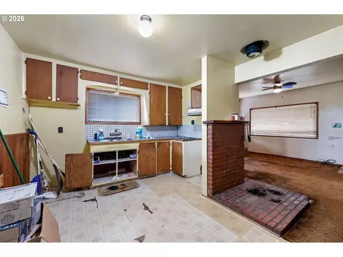 Kitchen - 1378 B St, Springfield, OR 97477 photo 1 of 1