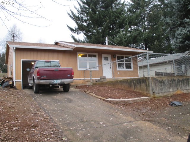 454 NW 5th St, Willamina, OR 97396 photo 1