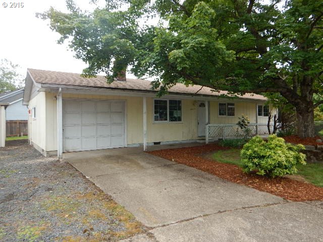 1025 Surrey Ln, Eugene, OR 97402 photo 1