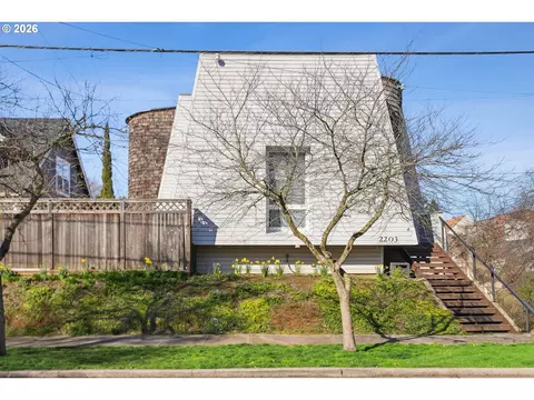 2203 N Emerson St, Portland, OR 97217