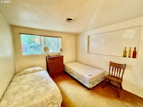 Bedroom - 4990 Mitchell Loop Rd, Florence, OR 97439 photo 3 of 6