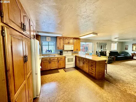 Kitchen - 4990 Mitchell Loop Rd, Florence, OR 97439 photo 1 of 3