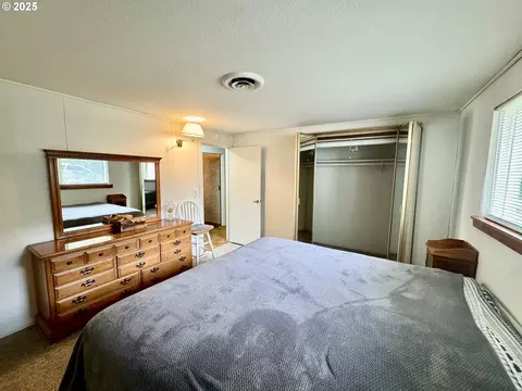 Bedroom - 4990 Mitchell Loop Rd, Florence, OR 97439 photo 1 of 6