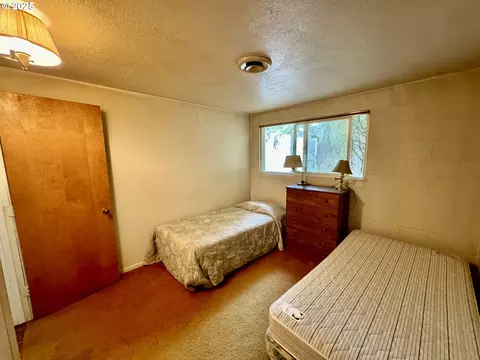 Bedroom - 4990 Mitchell Loop Rd, Florence, OR 97439 photo 4 of 6