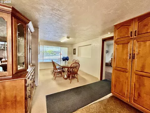 Dining - 4990 Mitchell Loop Rd, Florence, OR 97439 photo 3 of 3