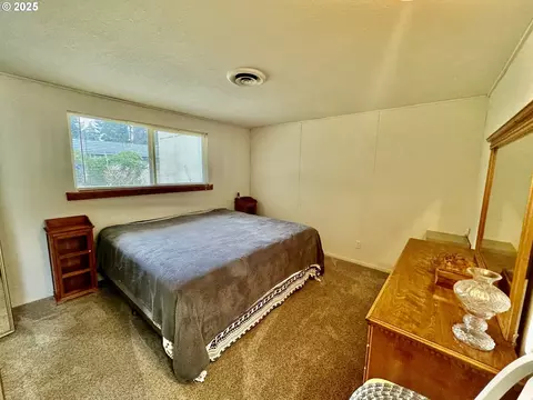 Bedroom - 4990 Mitchell Loop Rd, Florence, OR 97439 photo 2 of 6