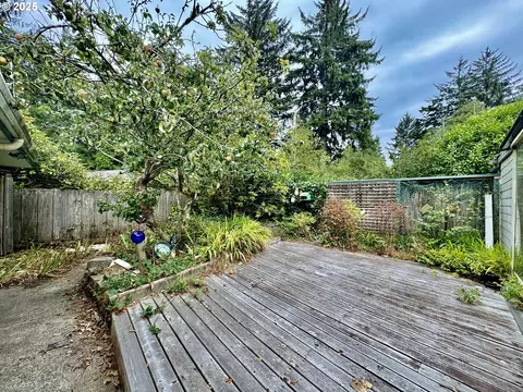 Exterior - 4990 Mitchell Loop Rd, Florence, OR 97439 photo 5 of 7