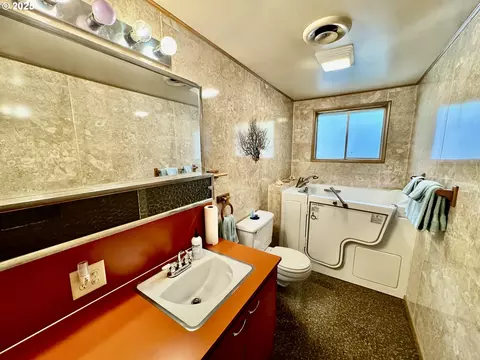 Bath - 4990 Mitchell Loop Rd, Florence, OR 97439 photo 2 of 2