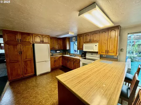 Kitchen - 4990 Mitchell Loop Rd, Florence, OR 97439 photo 3 of 3