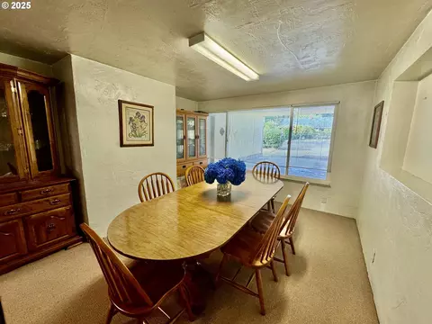 Dining - 4990 Mitchell Loop Rd, Florence, OR 97439 photo 1 of 3